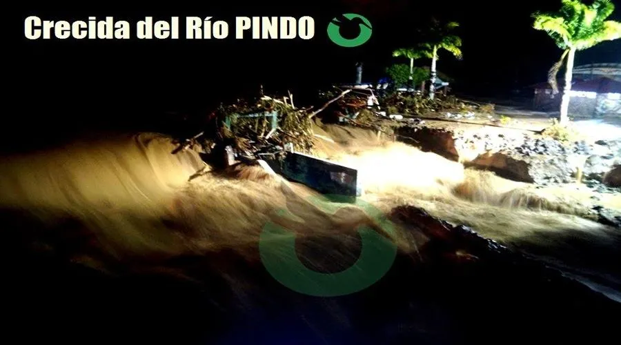 Fuertes lluvias causan desbordamiento del Río Pindo