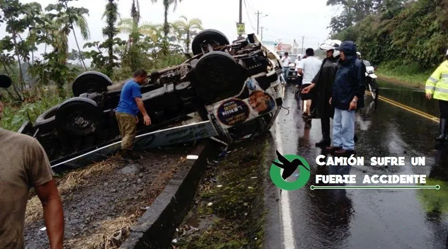 Camión sufre accidente en
