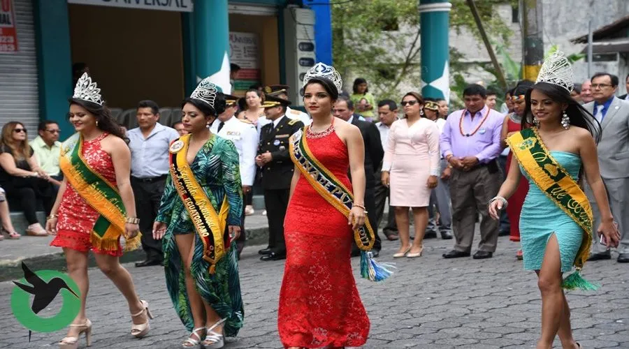 Desfile de las fiestas de Pastaza