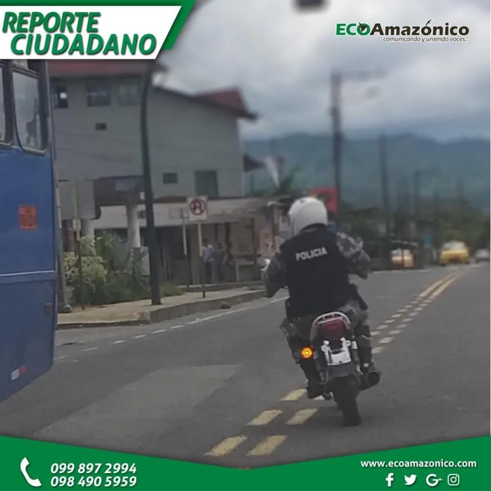 Policía en moto sin placas