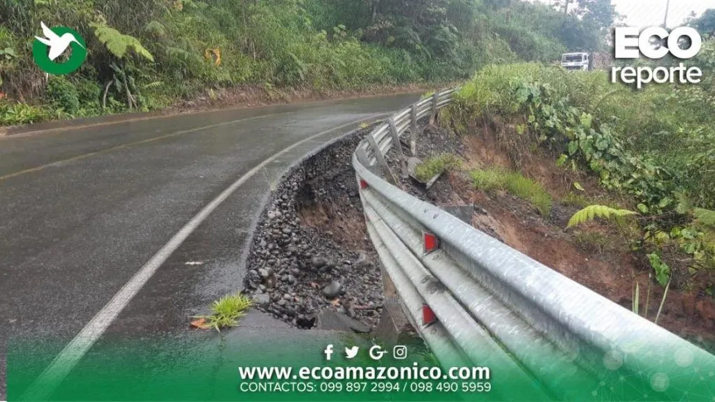 Puente en la vía Arajuno afectado en la base