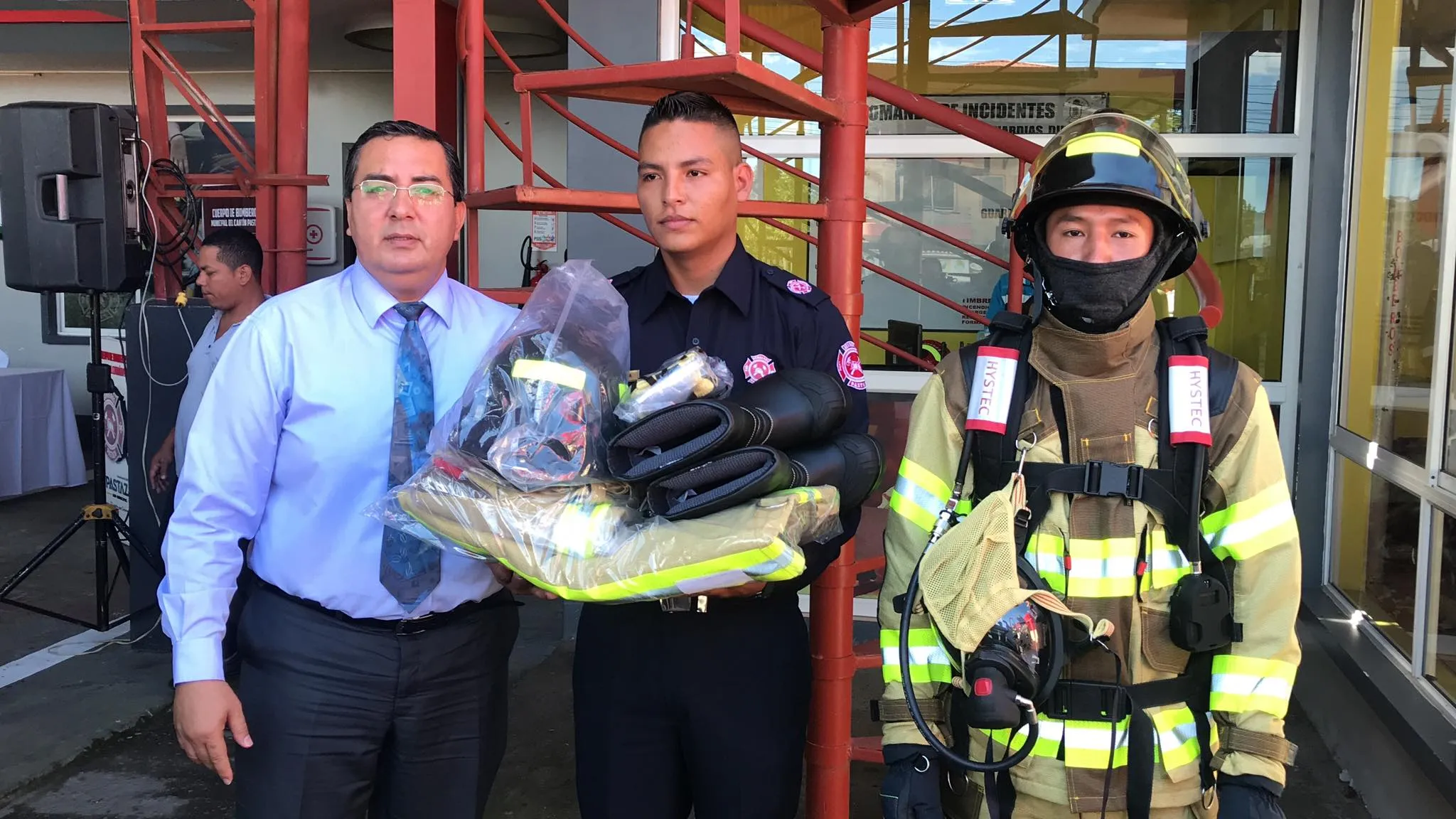 Entrega de equipos de seguridad a Bomberos de Pastaza