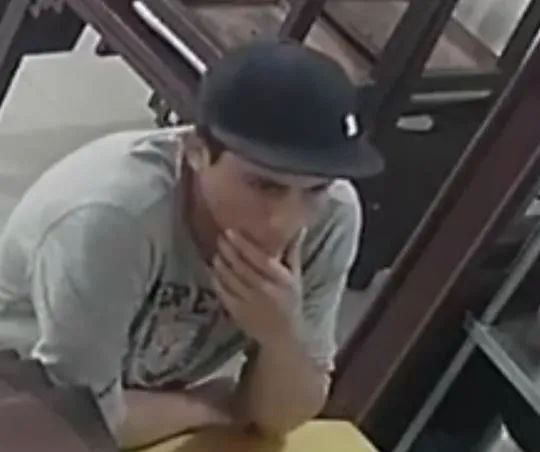 Roba celulares captado en cámaras en Puyo