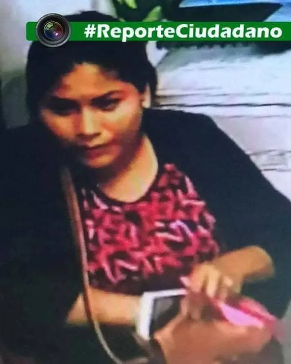 mujer-captada-robando-celular