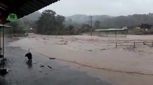 Crecida del río Pambay en Puyo