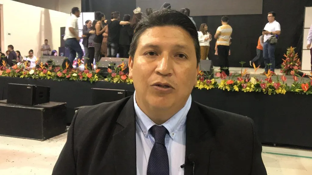 Presidente del GAD de Shell luego de la elección de la reina