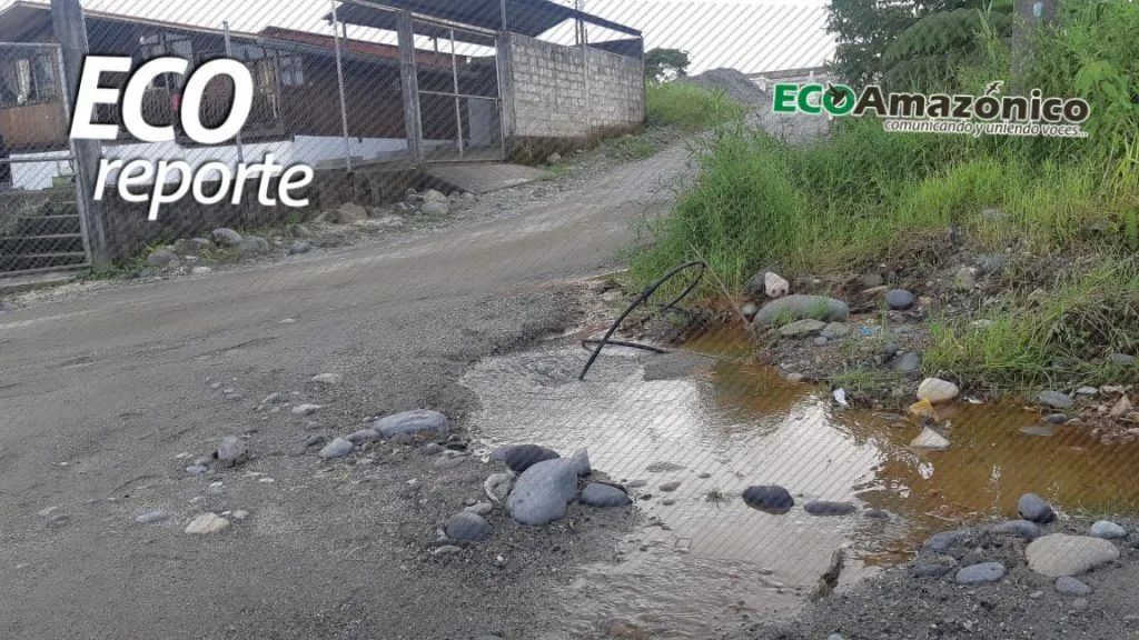 Fuga de agua en un barrio de Puyo
