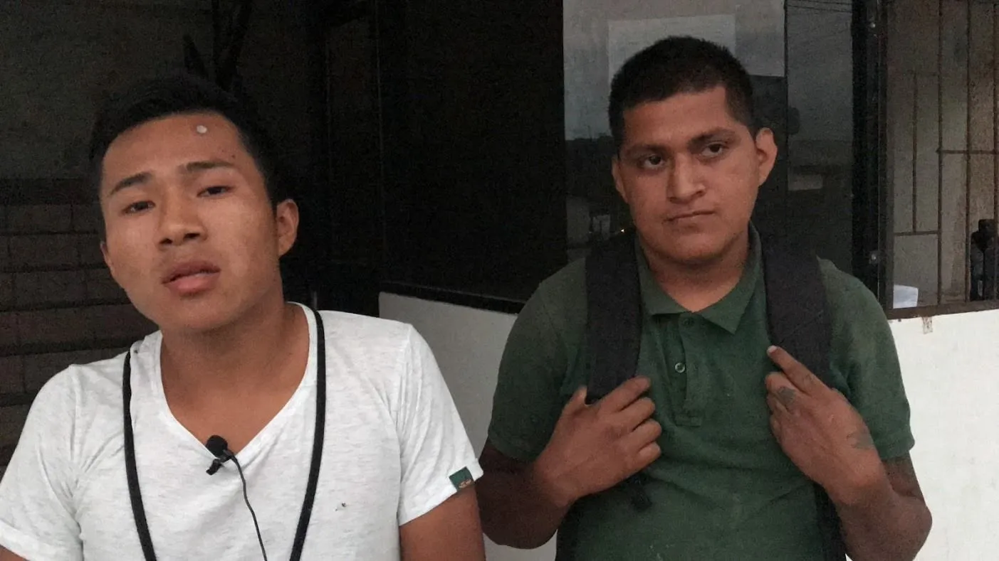 Jóvenes entregan celular encontrado en Puyo