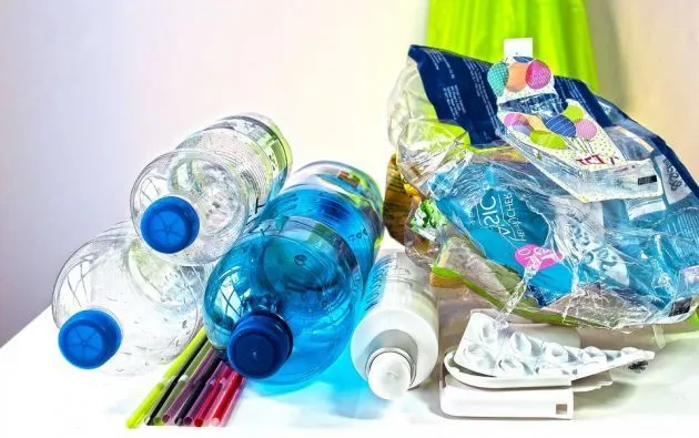 Inicia campaña bájale al plástico para reducir consumo de botellas