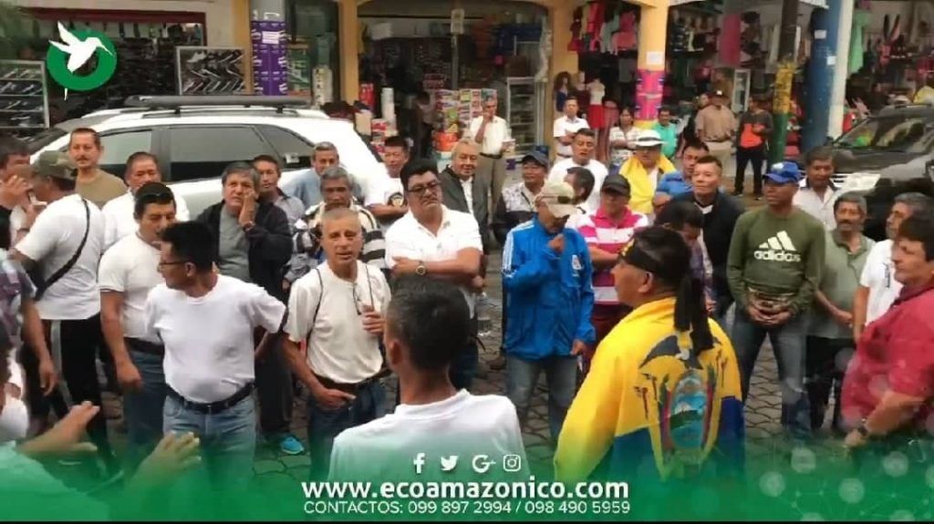 Militares el Servicio Pasivo realizan plantón en Puyo