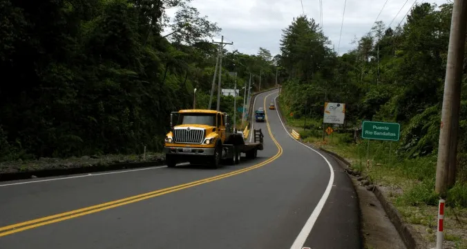 Prefectura de Pastaza viene realizando el mantenimiento de vías internas