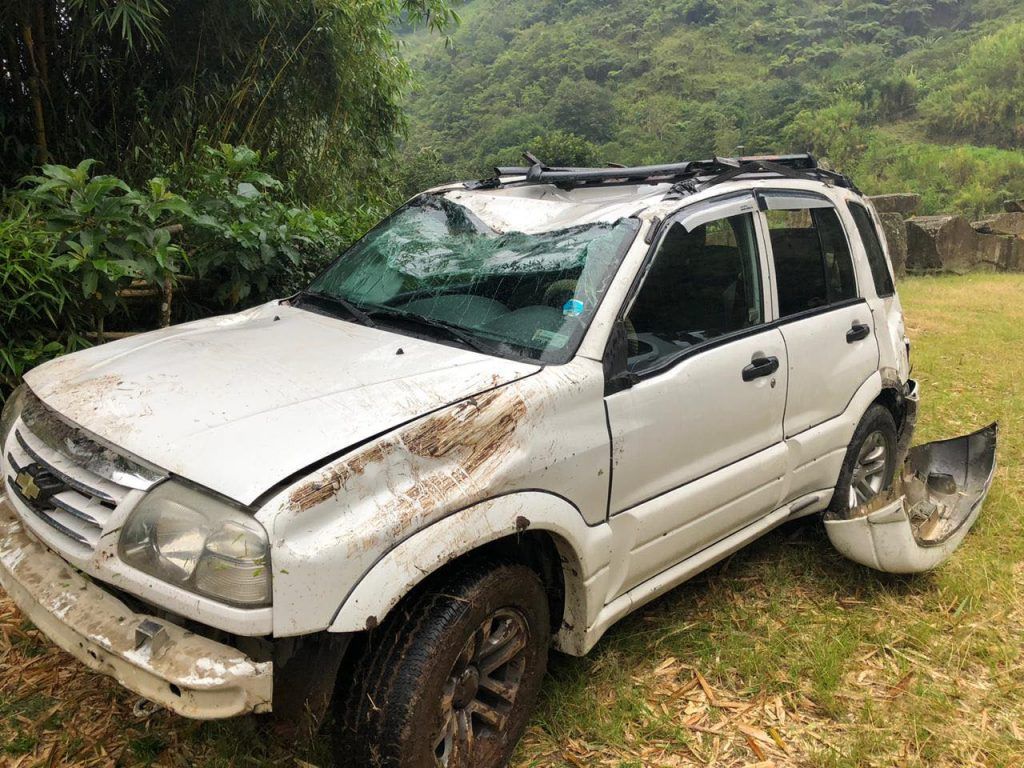 Reportan diésel en la vía Puyo Baños