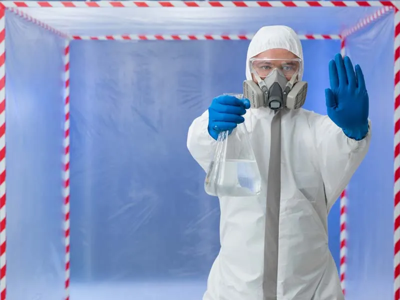 En Puyo se elaboran trajes de bioseguridad y mascarillas