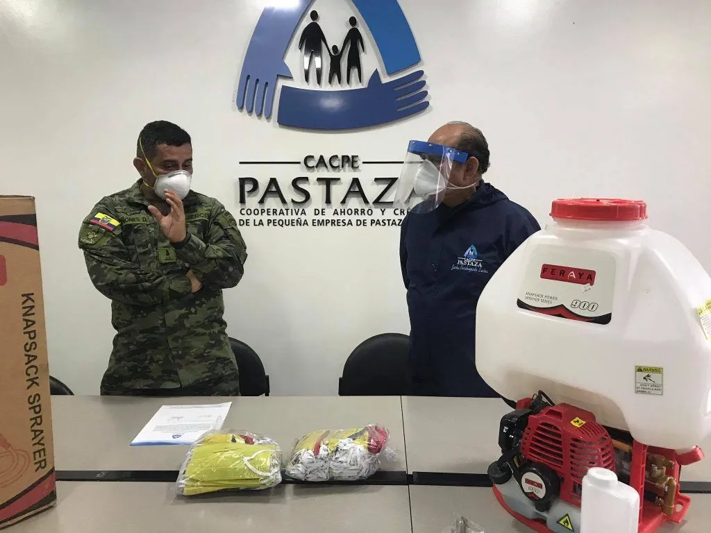 CACPE realiza la donación de una bomba para desinfección y mascarillas