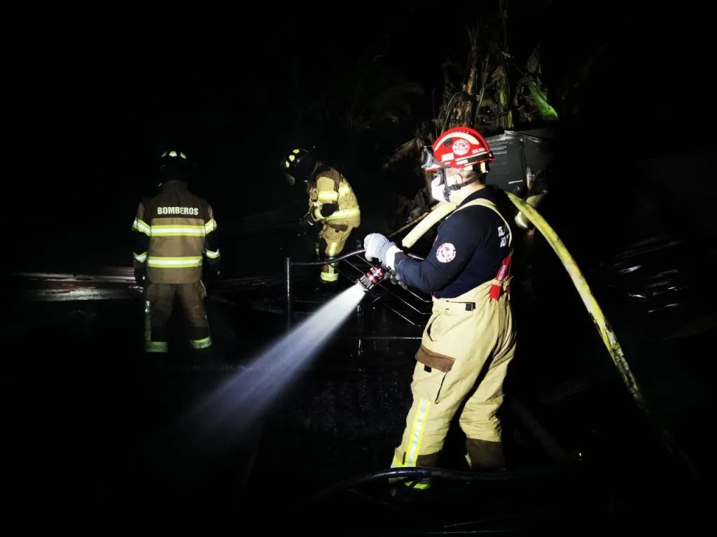 Fuerte incendio en una vivienda de la parroquia Tarqui