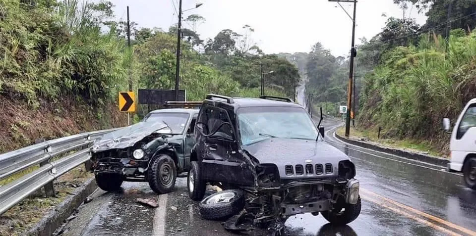 Accidente de tránsito en la vía Macas deja daños materiales