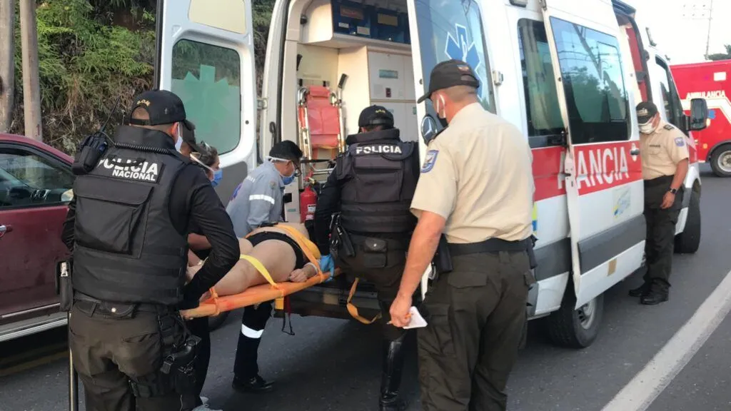 Dos personas con fuertes heridas deja un accidente de transito en la vía Macas