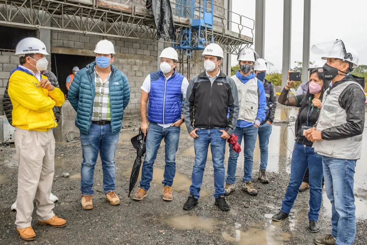 Prefecto realizó recorrido de obras financiadas por el BDE