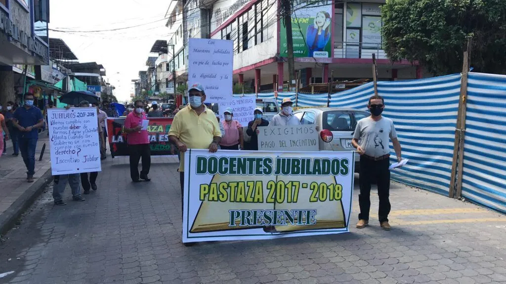 Maestros Jubilados piden que les paguen sus estímulos