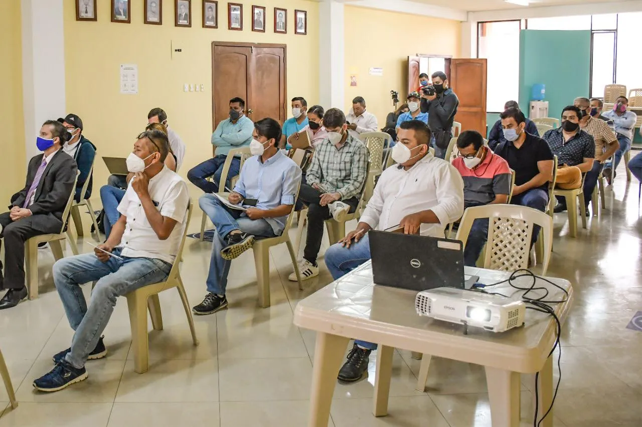Prefectura realizó apertura de sobres de tres proyectos constructivos