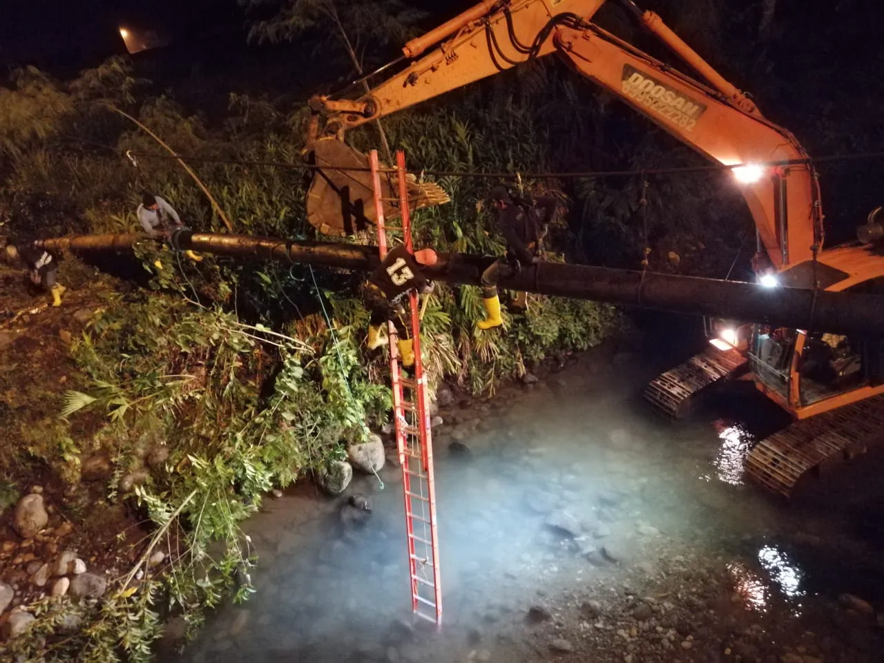 Luego de 15 horas de trabajo se reactivo el agua en varios sectores de Puyo