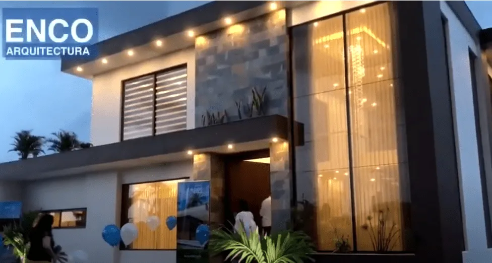 ENCO entregó una vivienda a una familia en Puyo