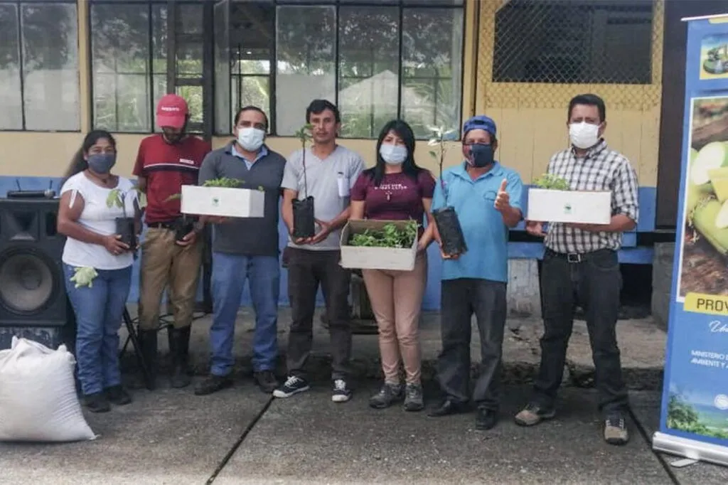 EN FÁTIMA ENTREGAMOS PLANTAS E INSUMOS AGRÍCOLAS A AGRICULTORES