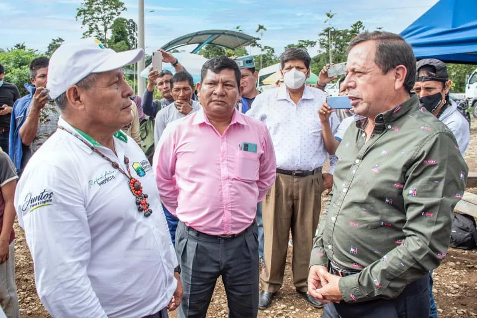 Prefectos de Pastaza y Morona Santiago se reunieron en la parroquia Simón Bolívar