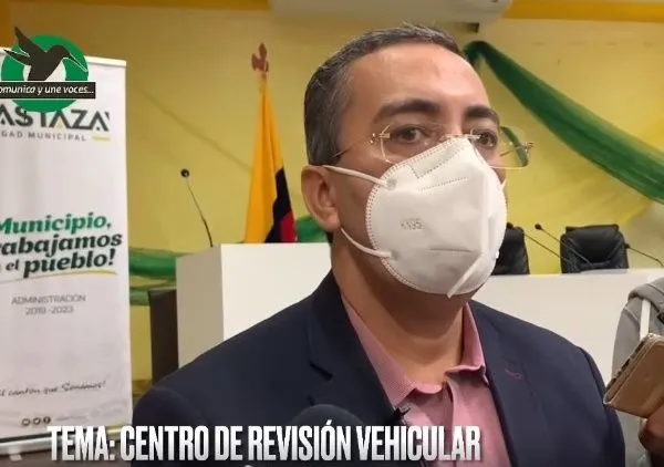 Alcalde sobre el centro de revisión vehicular