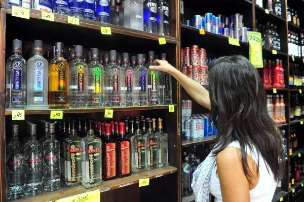 Reubicación de bares , licoreras y karaokes de la calle Cumanda y del sector del Terminal