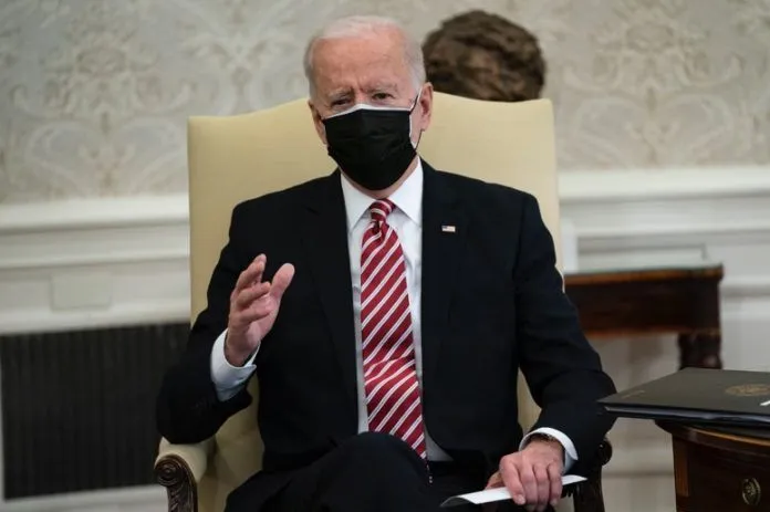 Biden planea aportar 4,000 millones de dólares a plan de vacunación global