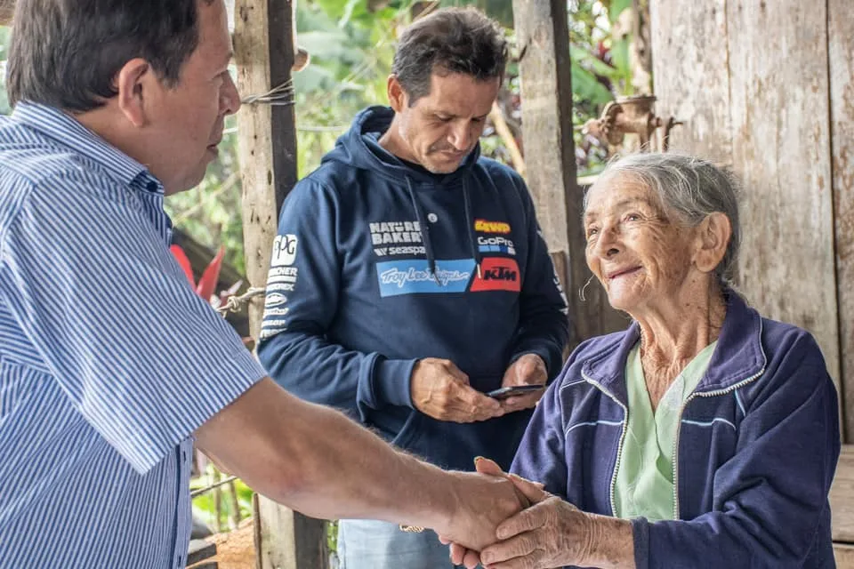 Prefecto participó de una reunión de trabajo con los moradores de la colonia el Sigüin