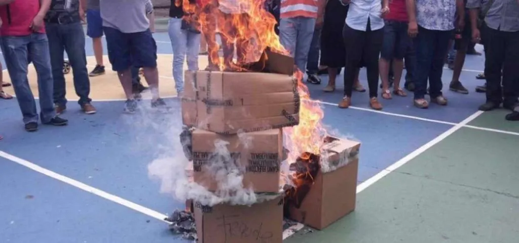 Queman urnas electorales en Kuritza-Pastaza
