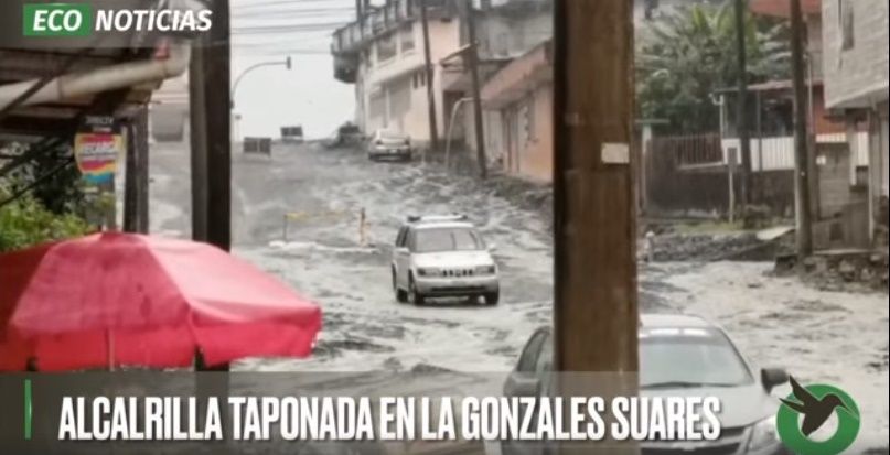 ALCANTARILLA TAPONADA EN LA GONZALES SUARES