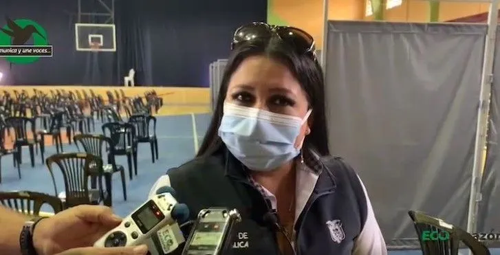Con la encargada del MSP. Tema: Punto de vacunación en Puyo