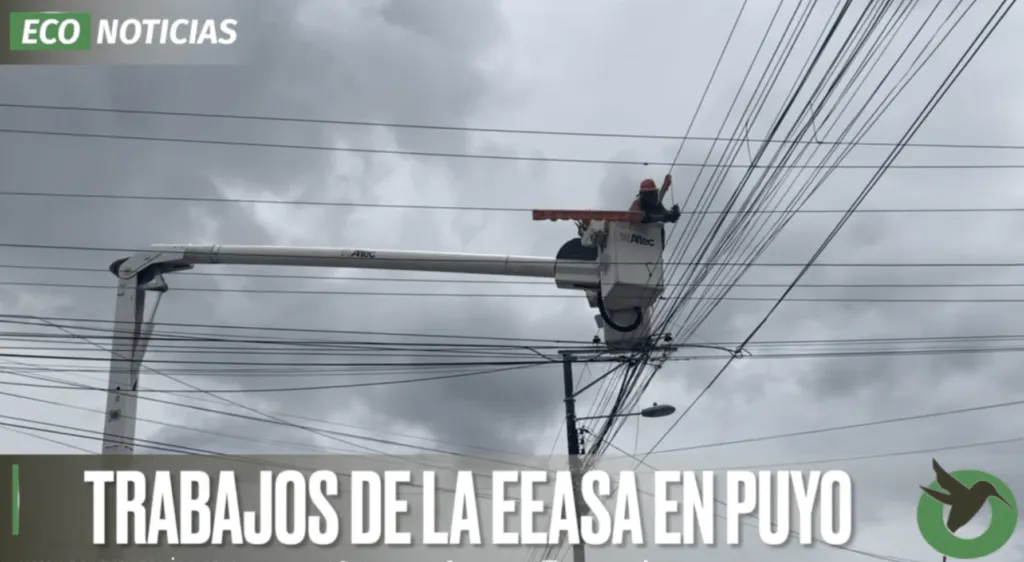 Trabajos de la Empresa Eléctrica en Puyo
