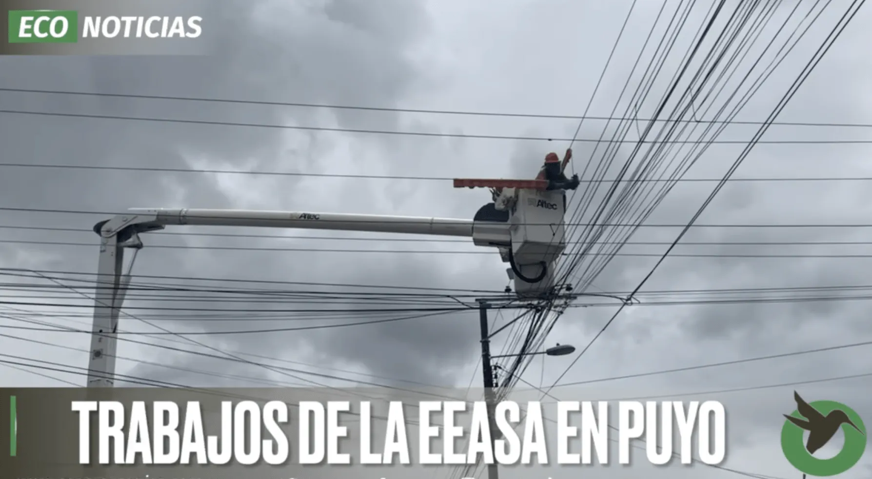Trabajos de la Empresa Eléctrica en Puyo