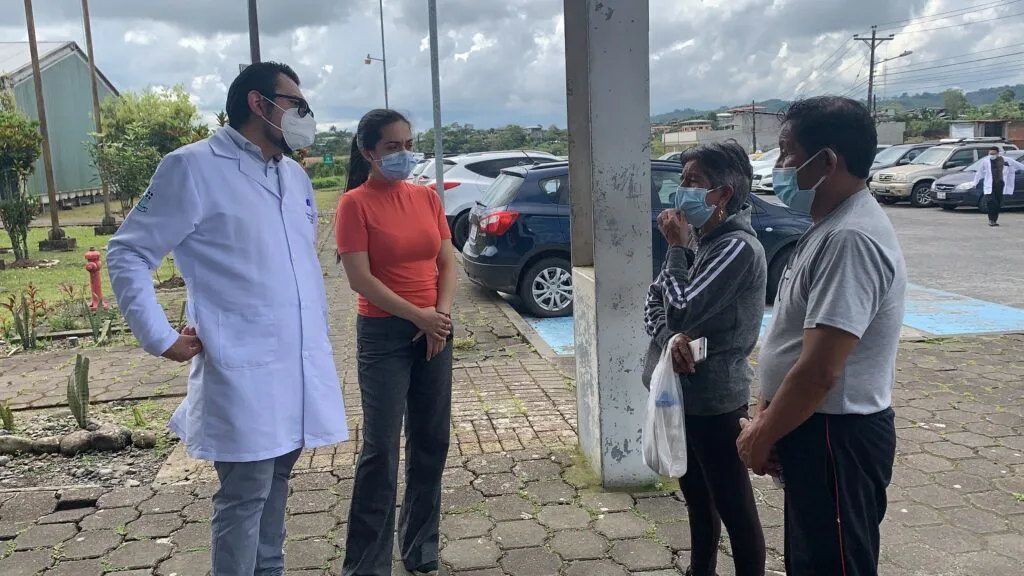 Familia Ambateña fue atendida en el Hospital Puyo