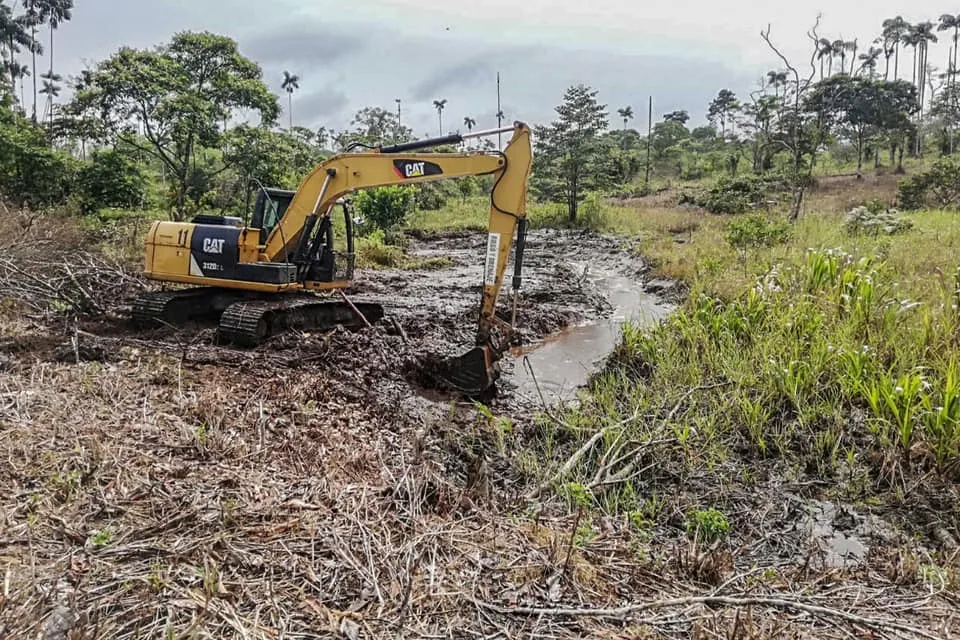 ¡Pregfectura construye sistemas de drenaje en la parroquia 10 de Agosto!
