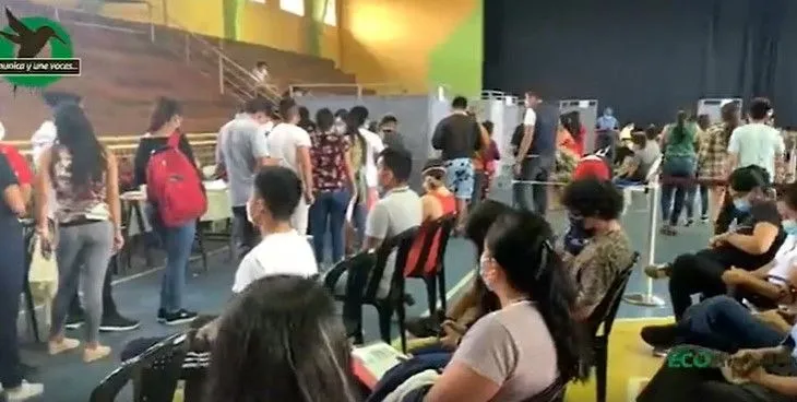ARRANCÓ LA VACUNACIÓN MASIVA EN PUYO