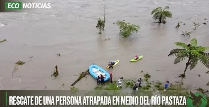 RESCATE DE UNA PERSONA ATRAPADA EN MEDIO DEL RÍO PASTAZA