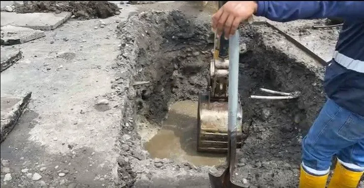 Daño ocasionado en la tubería de agua en Shell