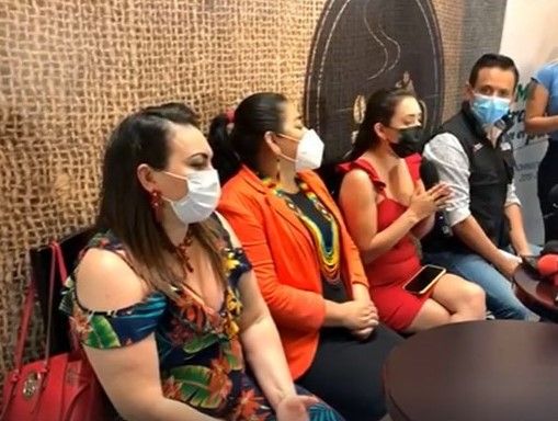 Entrega de la insignia y certificado “Puyo Bioseguro”