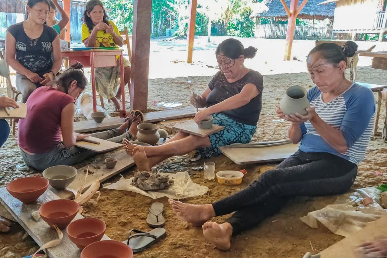 Técnicos de la Prefectura de Pastaza formaron parte de la ejecución del proyecto Fortalecimiento de los Saberes Culturales y Ancestrales de la Nacionalidad Andwa, como parte del inicio de la Implementación del PdI de Medidas y Acciones REDD+ de la provincia de Pastaza; actividad que se ejecutó en el territorial ancestral. El compromiso del Gobierno Provincial es apoyar y respaldar las iniciativas en favor de los territorios y nacionalidades de nuestra provincia, garantizando el respeto y el desarrollo de cada uno de ellos.
