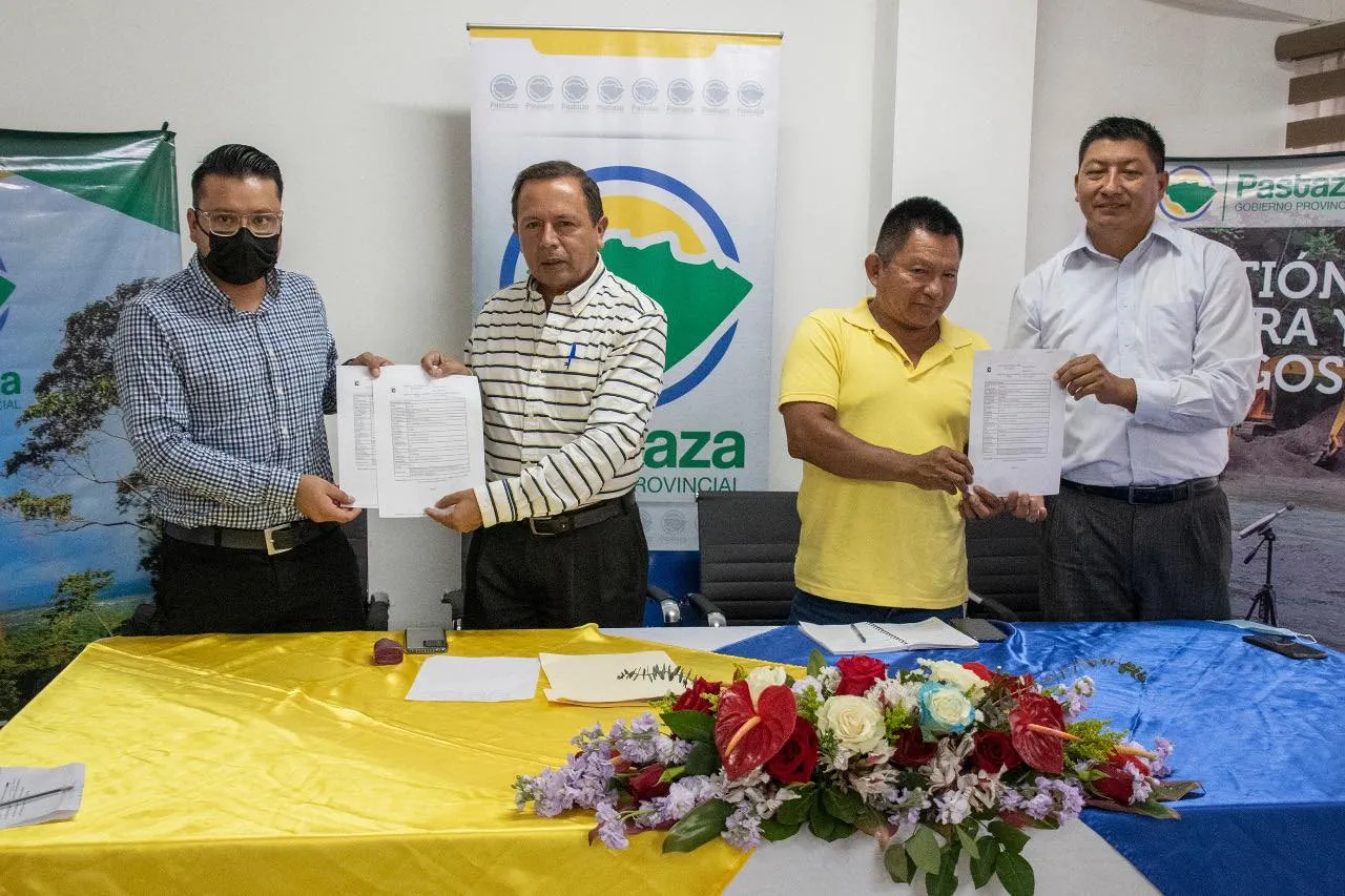 Prefecto entregó recursos de la ordenanza 113 a Sarayacu y Curaray