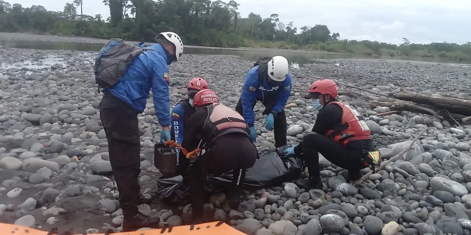 Bomberos rescatan a un cuerpo de Copataza