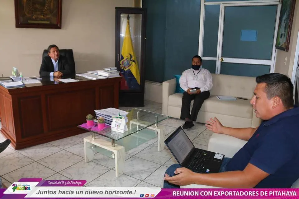Reunión con exportadores de pitahaya en Palora