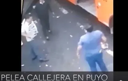 PELEA CALLEJERA EN PUYO