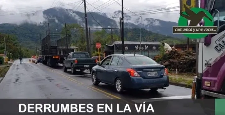 Varios deslizamientos de tierras en la vía Puyo-Baños