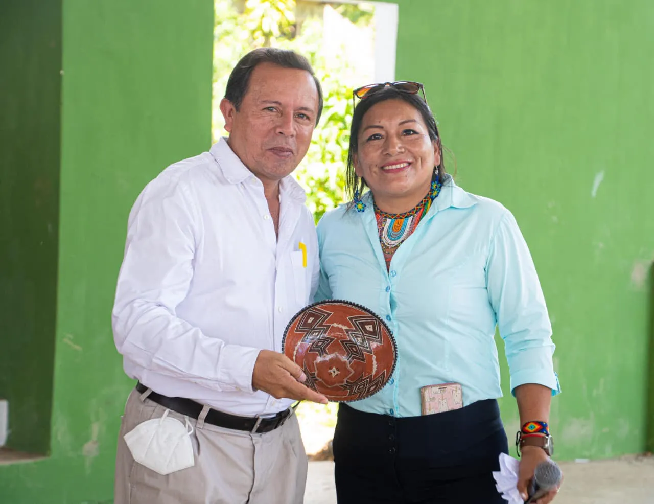 ¡Prefecto comprometió su apoyo en la ejecución de obras en la sesión solemne en Montalvo!
